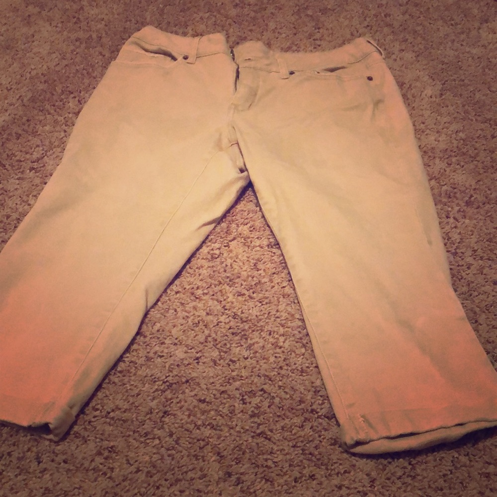 Kaki capris